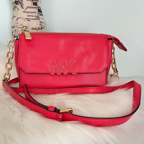 Michael Kors Handbags - Michael Kors Leather Crossbody Bag